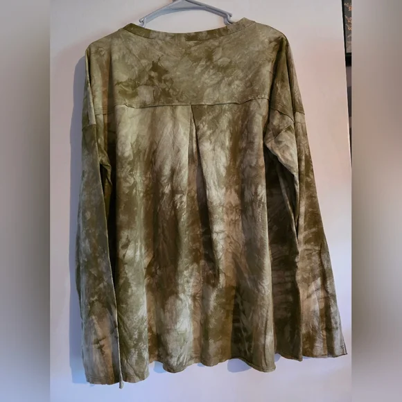 Easel Oversized Olive Tie-Dye Long Sleeve Top - Picture 2 of 5